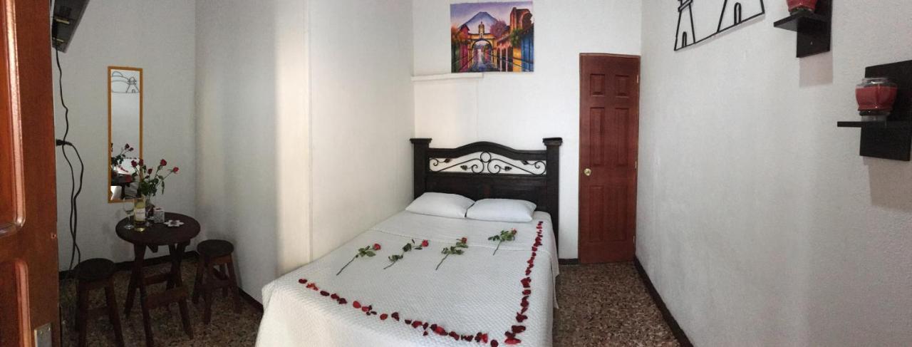 Feathers Hotel & Lounge Antigua ภายนอก รูปภาพ